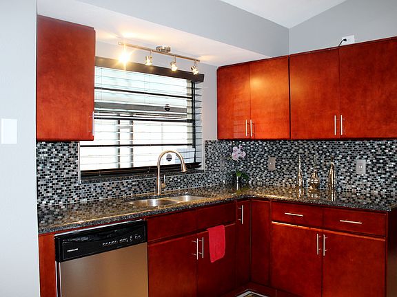 3rd image of 1148 N Old Mill Dr