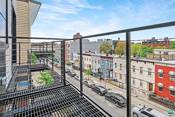 Rented by Friedman Mayer, LREB | media 6