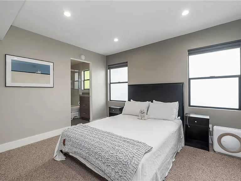 Guest bedroom