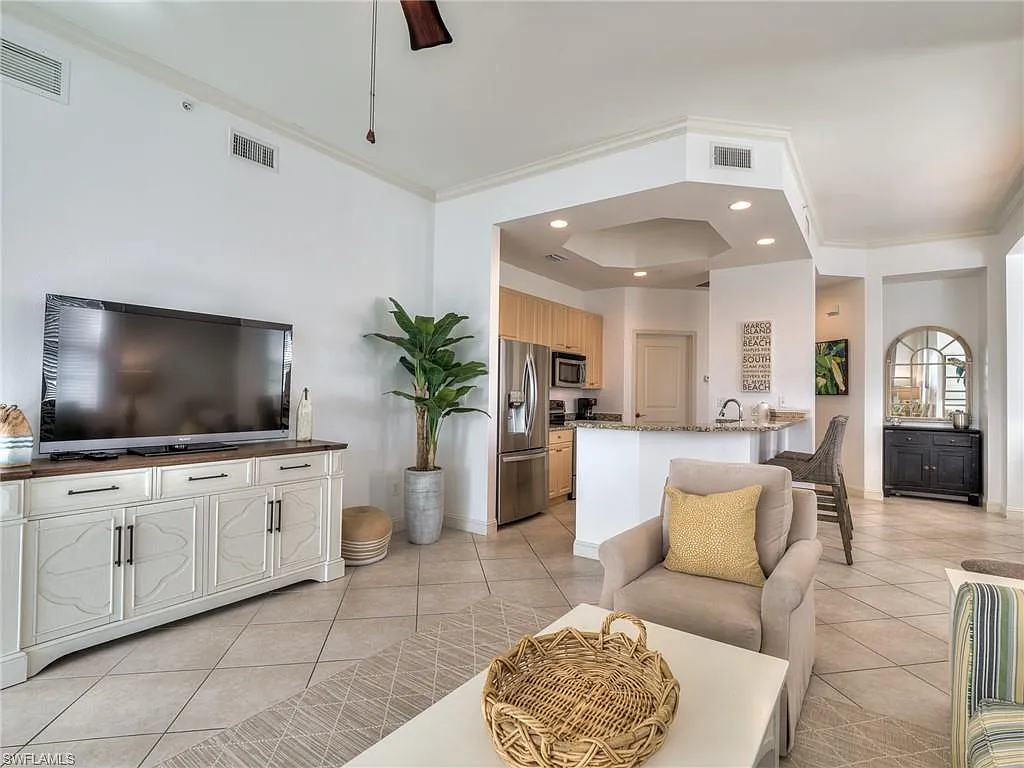 3 bed, 2.0 bath, 1570 sqft, $3,745 — Photo 4
