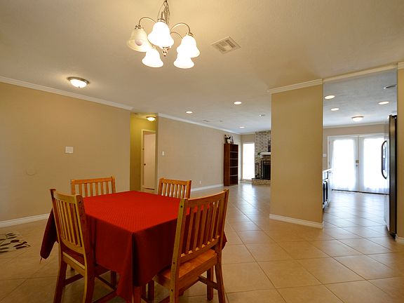 3rd image of 14411 Briarpine St