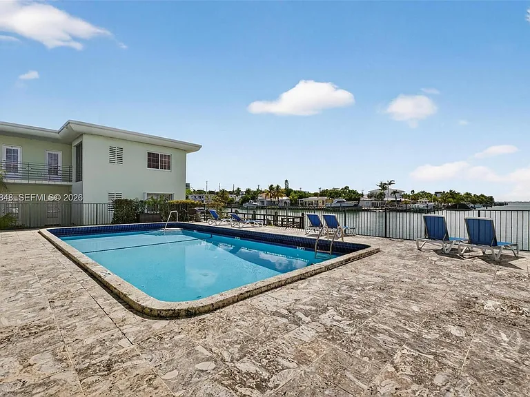 8600 Byron Ave #9 — Photo 3