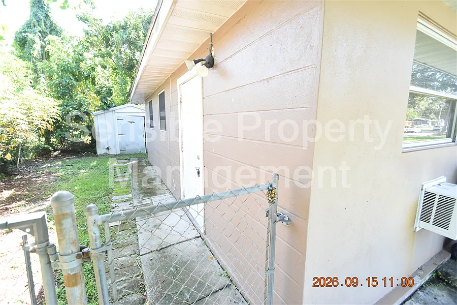 Studio, 300 sqft, $875 — Photo 2
