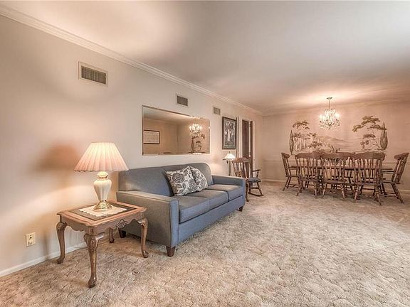 3rd image of 7 Holly Ln