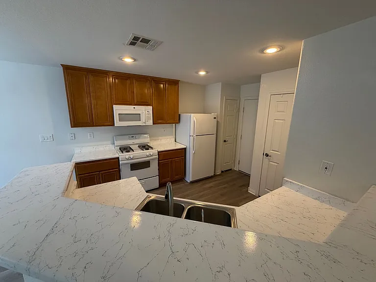 9272 Weeping Water Ave — Photo 3