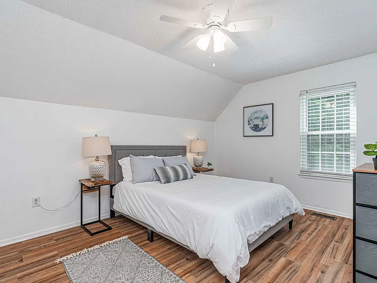 1135 Hulon Ln — Photo 17