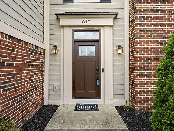 3rd image of 847 Claytonbend Dr