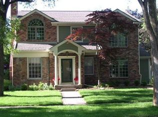 10702 Hart Ave, Huntington Woods, MI 48070