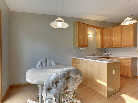 5th image of 3670 Zinnia Ln N