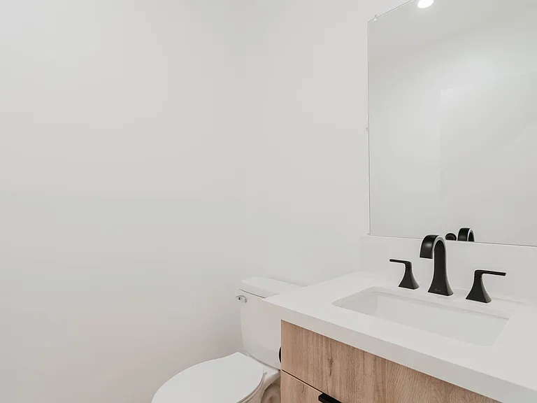 5654 1/2 Cartwright Ave — Photo 16