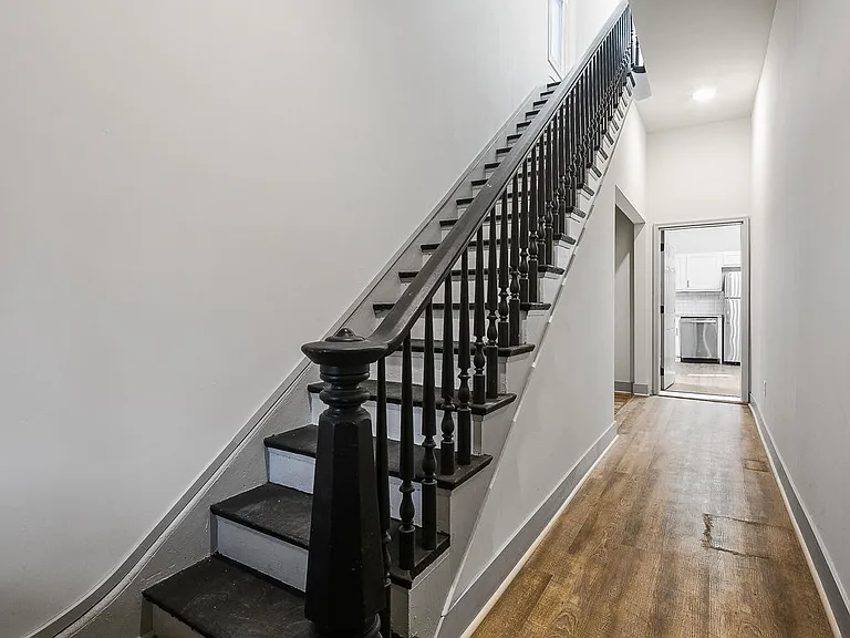 818 E Elm St #1-4 — Photo 2