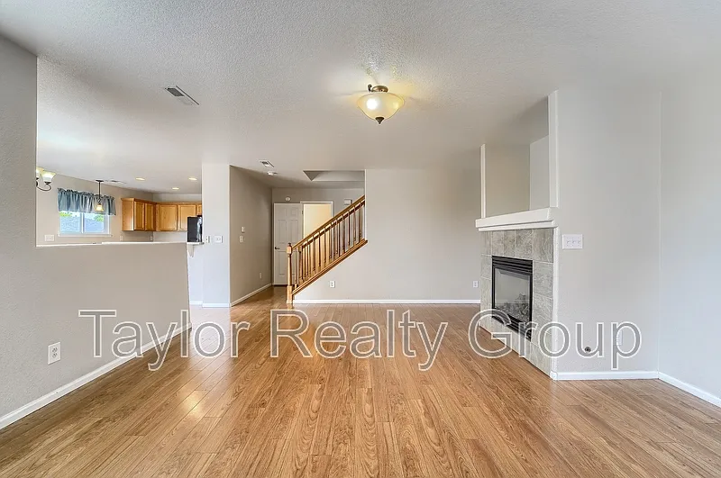 3 bed, 3.0 bath, 1684 sqft, $2,500 — Photo 4