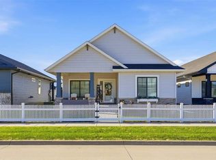 762 Clover Hill Dr, North Liberty, IA 52317