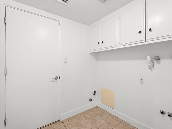 5th image of 4422 Matilija Ave