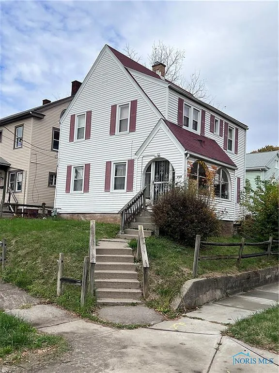 1702 Grand Ave photo 1