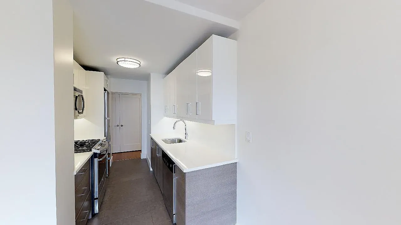 2940 Ocean Parkway — Photo 3