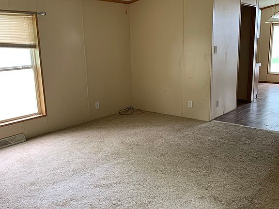 2nd image of 28 York Mobile Plz