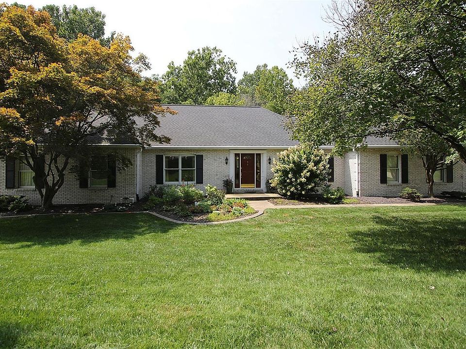1st image of 9 Forest Hill Ln