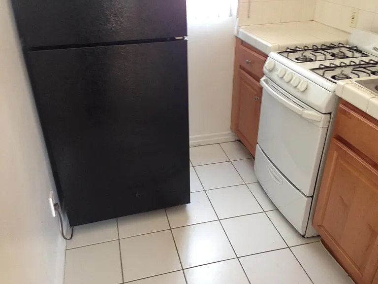 1144 N Hollywood Way — Photo 6