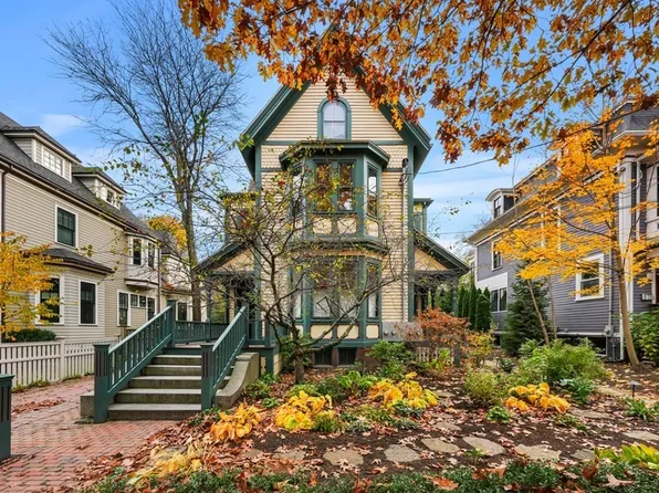14 Sacramento St #2, Cambridge, MA 02138