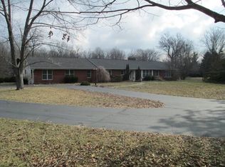 10700 N Hickory Ln, Casey, IL 62420