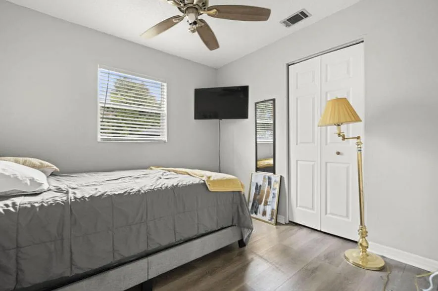 4 bed, 2.0 bath, 1200 sqft, $1,001 — Photo 1