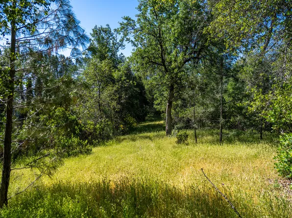 3280 Cowgill Ln, Redding, CA 96003