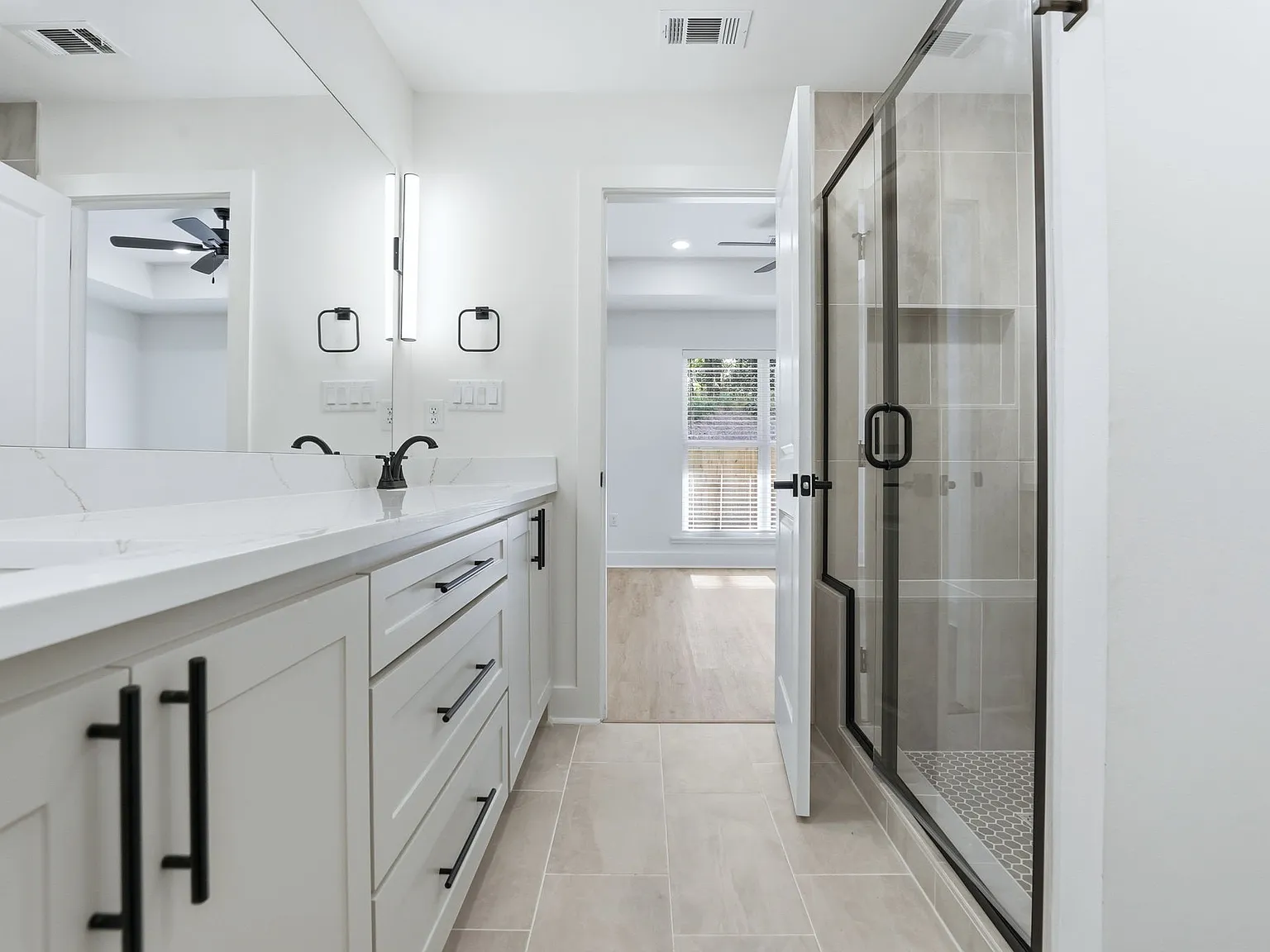 3 bed, 1300 sqft, $2,250 — Photo 4