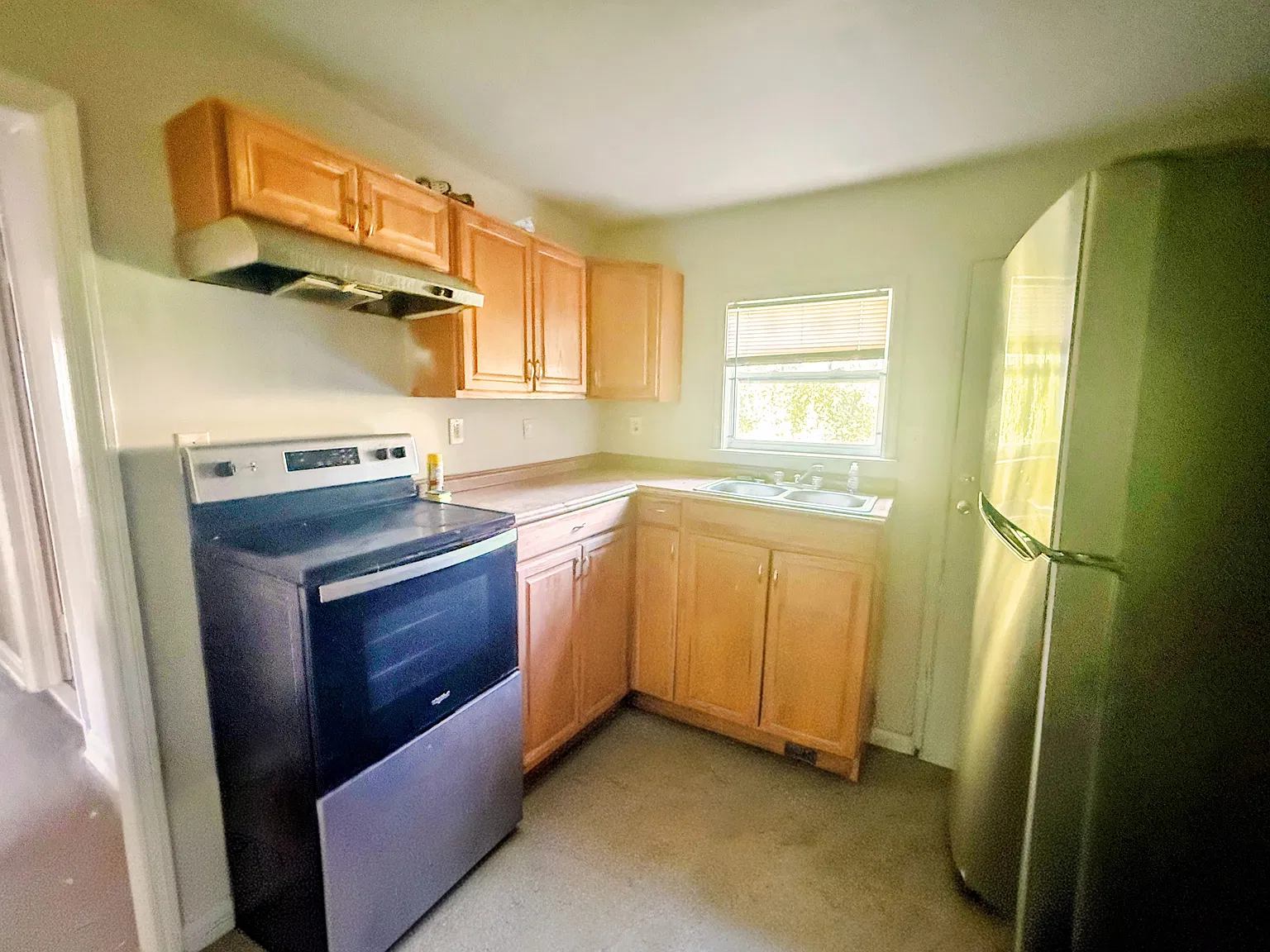 3 bed, 1099 sqft, $1,977 — Photo 2