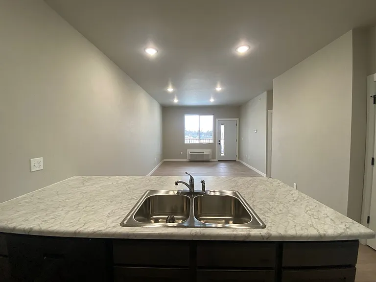 522 W Bickford St — Photo 2