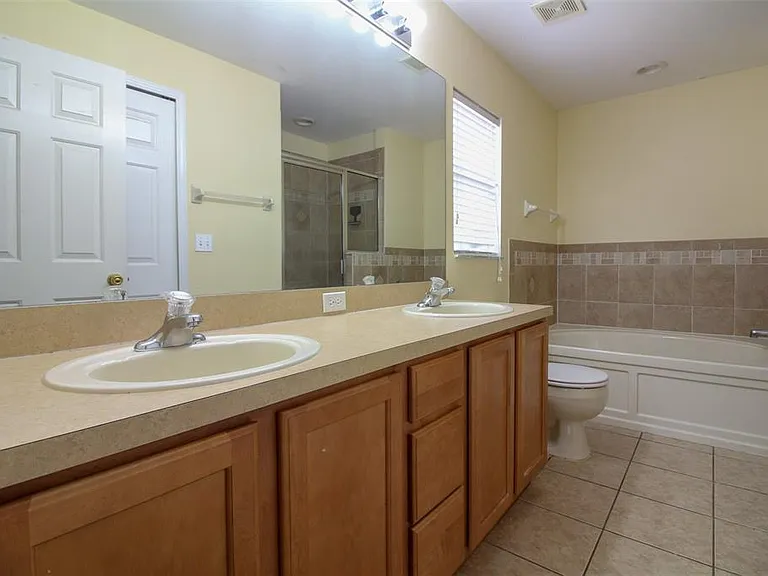 1702 Holton Rd — Photo 13