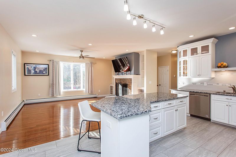 5th image of 70 Unionville Feura Bush Road