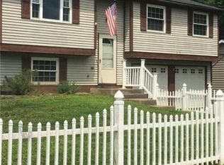 8 Pinewood Cir, Saint Albans, WV 25177