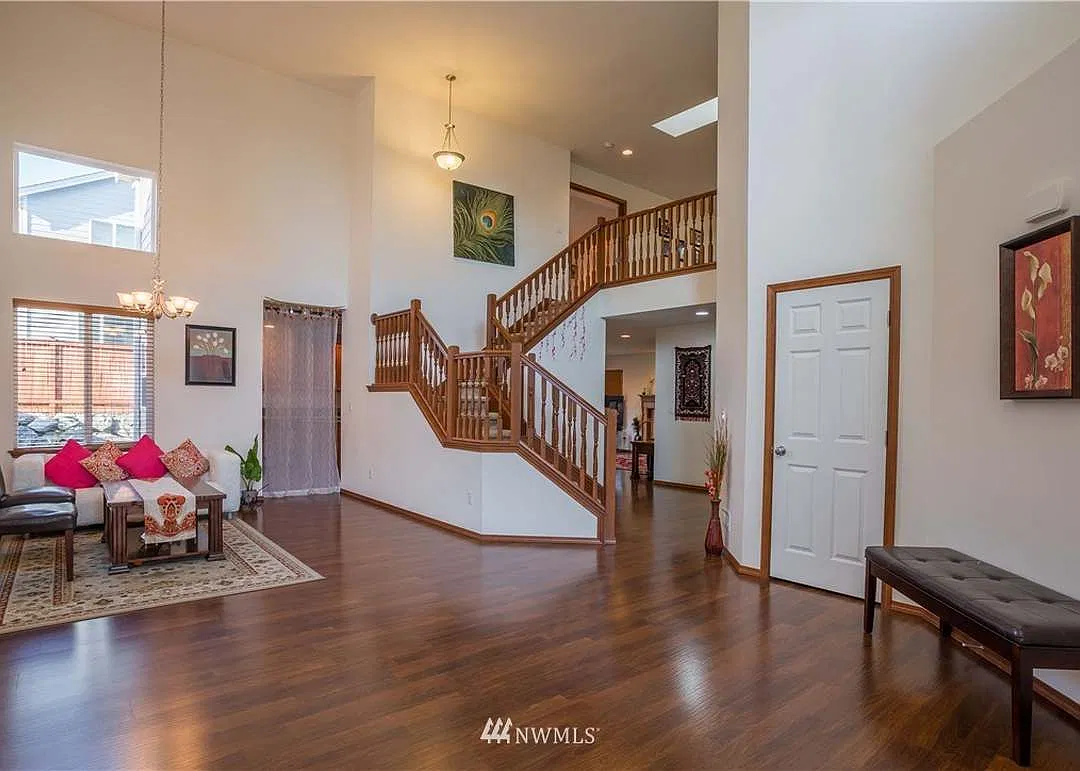 4 bed, 2638 sqft, $4,100 — Photo 3