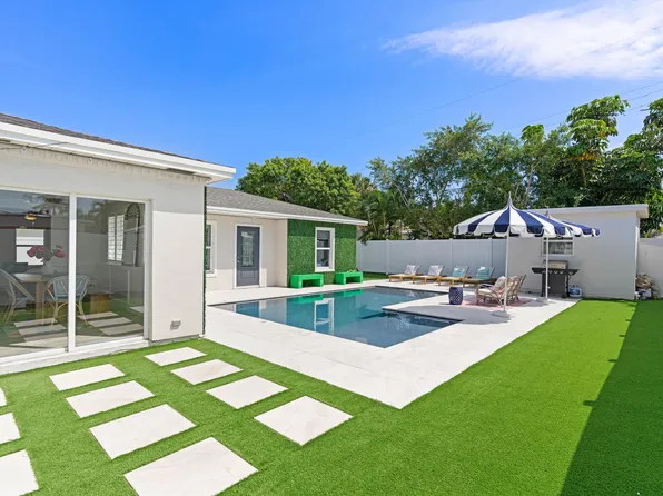 330 Alhambra Place, West Palm Beach, FL 33405