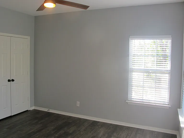 2805 E 22nd St — Photo 14