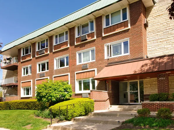 2700 E Bel Aire Dr APT 304, Arlington Heights, IL 60004