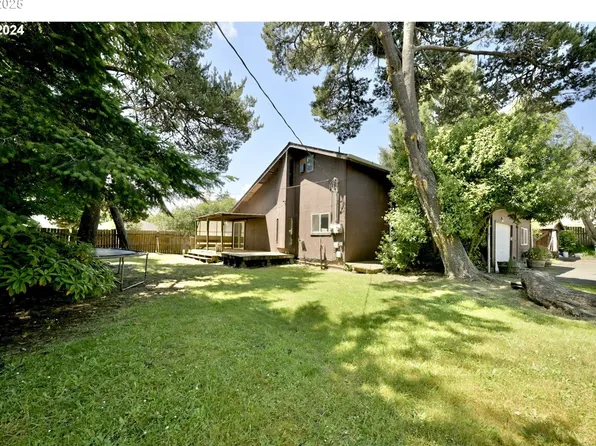 2011/2013 Ohio Ave, North Bend, OR 97459