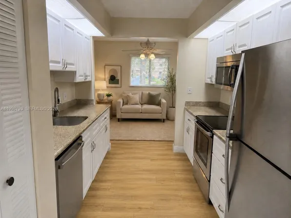 1600 SW 127th Way APT 101C, Pembroke Pines, FL 33027