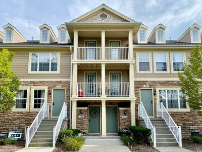 236 Park Green Dr, Lake Orion, MI, 48362