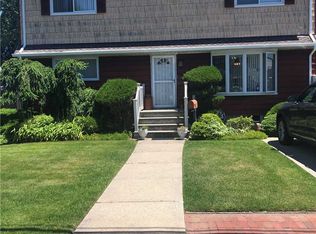 162 Beachview St, Copiague, NY 11726