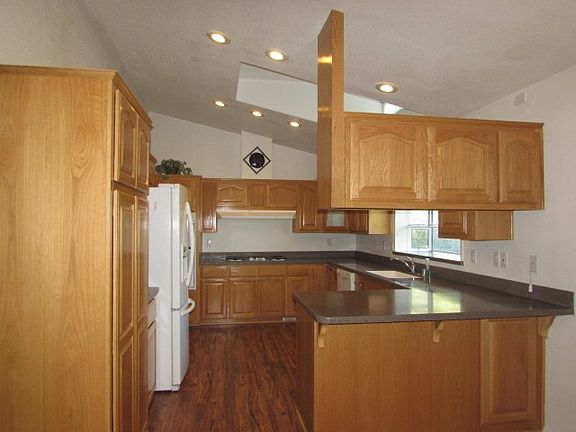2nd image of 2003 Bayview Heights Dr Space 135