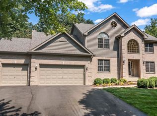 985 Forest Trl, Sugar Grove, IL 60554