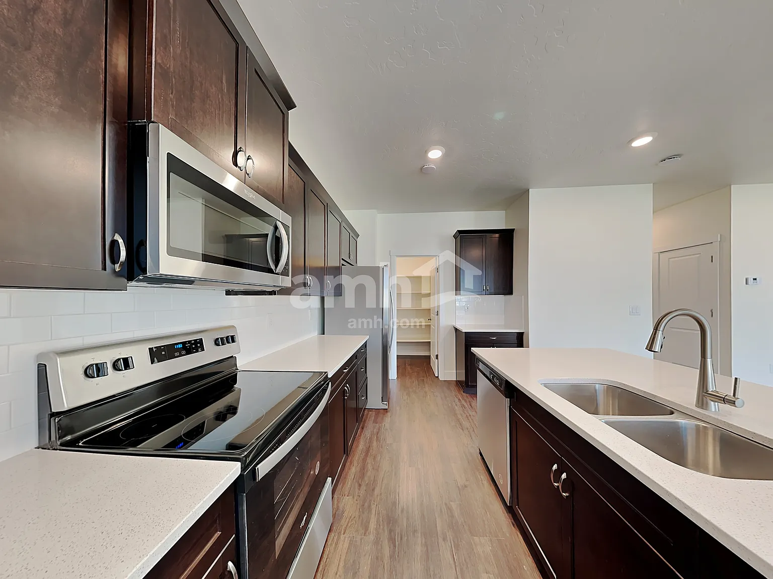5 bed, 3.0 bath, 2637 sqft, $3,075 — Photo 3