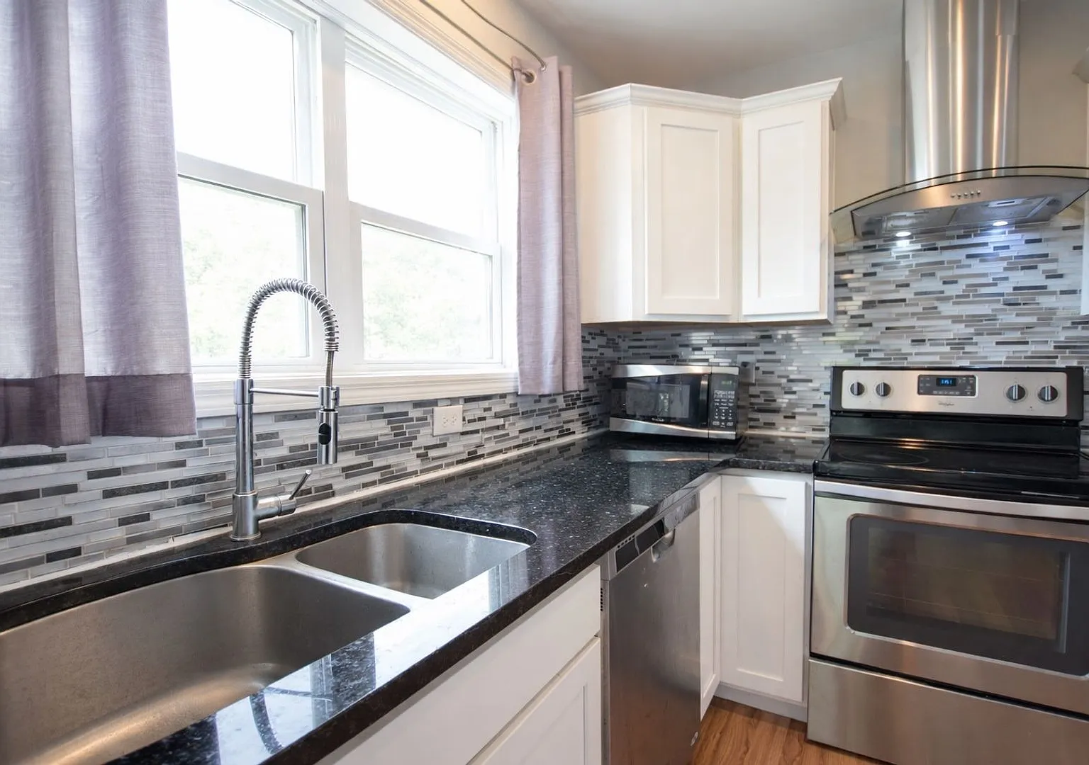605 S Aurora Street — Photo 3