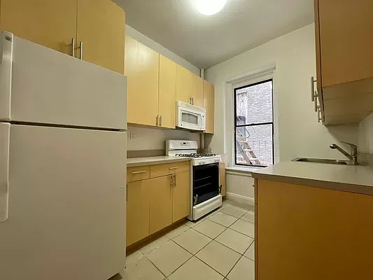 2nd image of 2 Pinehurst Ave APT 2A