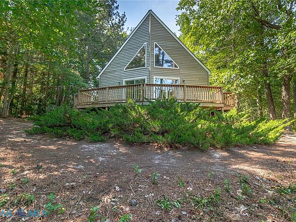 3rd image of 105 Emerald Cove Rd