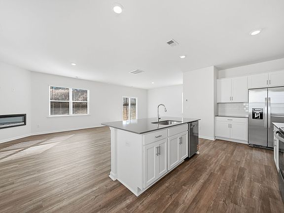 5th image of 1366 37th Avenue Ln NE
