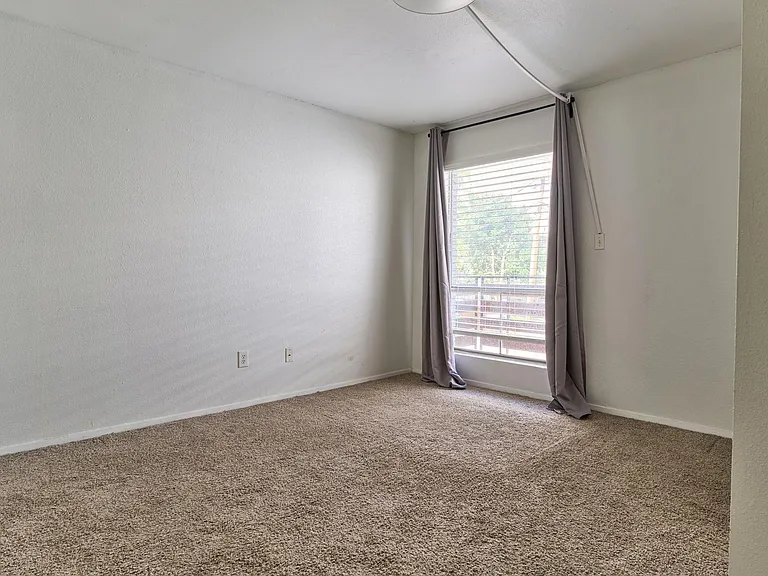 Peppertree Apartments — Photo 27