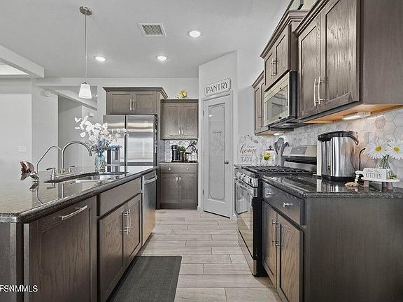 3rd image of 838 Magnolia Park